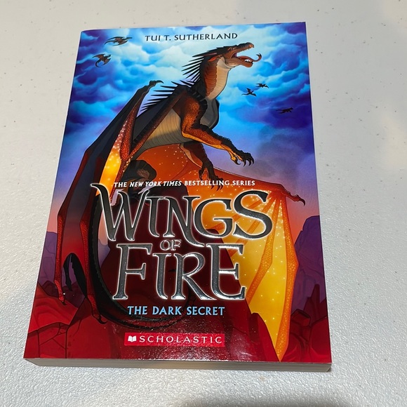 Wings of Fire: The Dark Secret by Tui T. Sutherland - Picture 1 of 3